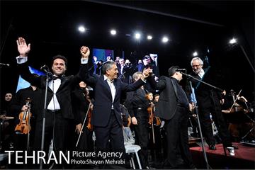 شب موسیقی انقلاب در منطقه گردشگری عباس آباد 42