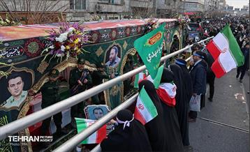 تشییع پیکر ۱۰۰ شهید مردمی و مدافع امنیت در تهران - 1 7