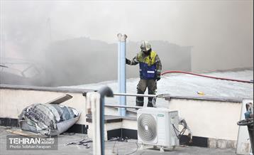 آتش‌سوزی انبار چسب در بازار تهران 21