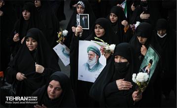 تشییع پیکر ۱۰۰ شهید مردمی و مدافع امنیت در تهران - 3 15