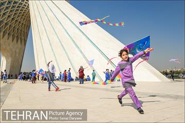 همایش زنگ تحرک و جشنواره بادبادک ها در میدان آزادی 36