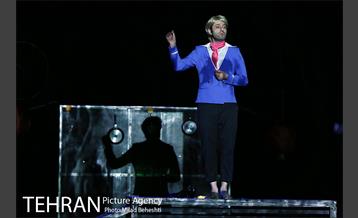 نمایش اژدهای طلایی 16