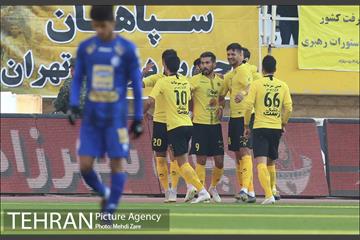 دیدار تیم های استقلال تهران و سپاهان 13