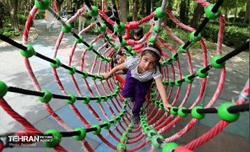 زمین بازی‌ بوستان لاله تهران 2