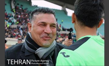 دیدار تیم های فوتبال نفت تهران و پرسپولیس