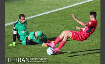 دیدار تیم های فوتبال پرسپولیس و پدیده