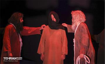 نوانمایش‌ هامان در برج‌ میلاد تهران 16