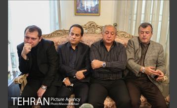 حضور بازیکنان و مربیان تیم استقلال در منزل مرحوم پورحیدری‎ 9