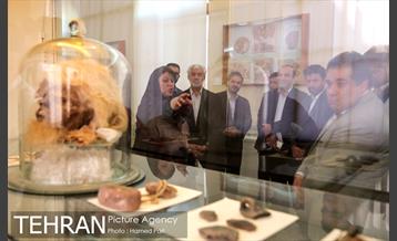 بازدید شجاع پوریان و دانش آموزان از موزه ملی ایران 7