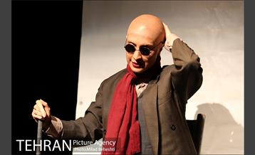 نمایش همه چیز می گذرد، تو نمی گذری‎ 6