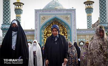 اقامه نماز عید فطر در امامزادگان پنج تن لویزان  21