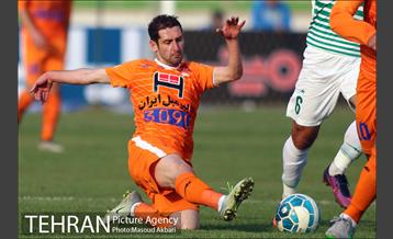 دیدار تیم های فوتبال سایپا تهران و ذوب آهن اصفهان