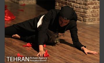 نمایش کلفت ها‎ 12