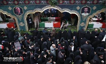 تشییع پیکر ۱۰۰ شهید مردمی و مدافع امنیت در تهران - 3 22