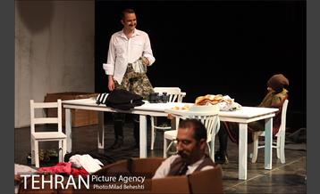 نمایش سه خواهر‎ 22