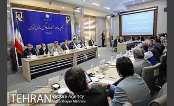 بازدید معاون اول رئیس جمهور به همراه شهردار تهران از کارخانه واگن‌سازی تهران 52