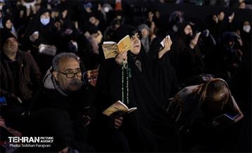 احیای شب نوزدهم رمضان در میدان انقلاب 44