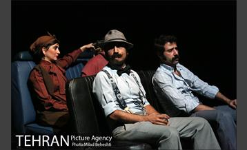 نمایش فیل در تاریکی 17