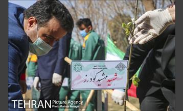آیین بهره برداری از باغ راه شهدای مدافع سلامت 12
