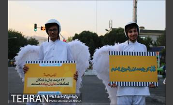 نمایش آدم فضایی ها فرشته های آموزش ترافیک  16