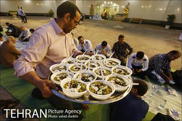 افطاری ساده در ایوان انتظار میدان ولیعصر(عج) 10