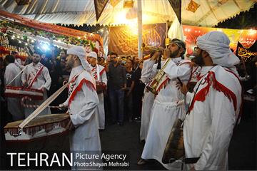 مشعل‌گردانی در دولت آباد تهران 44