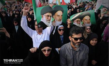 اجتماع مردمی در اعتراض به حمله آمریکا به تاسیسات هسته‌ای ایران 8