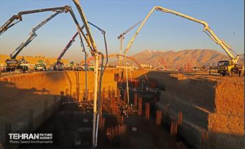 بتن‌ریزی در ابرپروژه ۸۰۰۰ واحدی مسکن آتش‌نشانان تهران 2