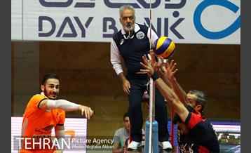 دیدار تیم های والیبال سایپا تهران و خاتم اردکان