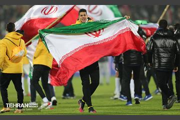 جشن و شادی بازیکنان و کادر فنی تیم ملی ایران پس از صعود به جام جهانی 2022