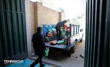 رزمایش همدلی و توزیع ۱۴۰۰۰ بسته معیشتی بین پاکبابان شهر تهران 30