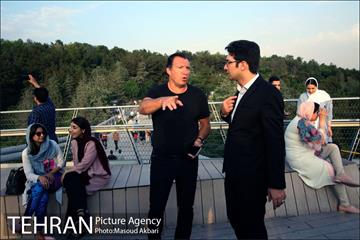 طبیعت گردی مارک ویلموتس در پل طبیعت 2
