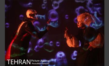 نمایش بیست هزار فرسنگ زیر دریا‎ 10