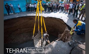 ریزش بخشی از خیابان پیامبر اتوبان ستاری -2 47