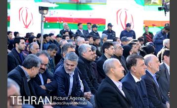 در آغاز چهلمین فجر انقلاب، آیین اهتزاز بزرگترین پرچم مقدس کشورمان با حضور شهردار تهران 24
