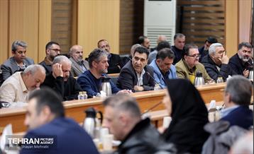 نشست هم‌اندیشی هیئت رئیسه اتاق اصناف تهران، روسای اتحادیه‌های صنفی تهران و هیئت امناء بازار تهران با شهردار تهران 42