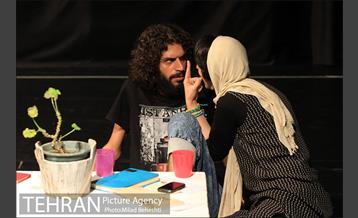 نمایش من من نیست، دشمن است و دشمن لجن است‎ 3