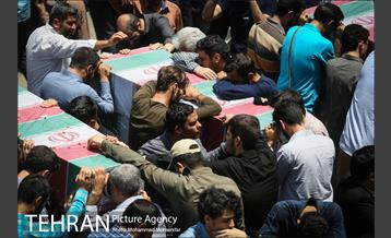 مراسم تشییع پیکرهای مطهر ۱۵۰ شهید تازه‌ تفحص‌ شده دفاع مقدس  - ۲ 35