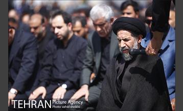حضور شهردار برای اقامه نماز ظهر عاشورا در میدان امام حسین (ع) 13