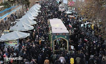 تشییع پیکر ۱۰۰ شهید مردمی و مدافع امنیت در تهران - 1 10