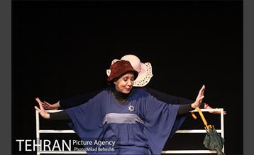 نمایش وصیت نامه خانم سارا‎ 9