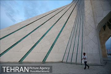 میدان آزادی‎ 26