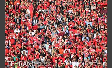 دیدار تیم های فوتبال پرسپولیس و پدیده