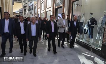 افتتاح مجتمع تجاری و فرهنگی رواق در منطقه عباس‌آباد 6