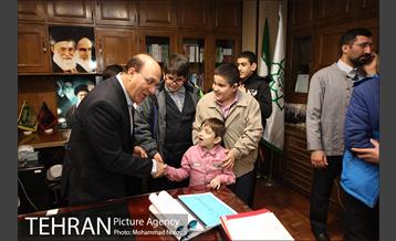 دیدار بچه های باغچه بان با شهردار منطقه شش 5