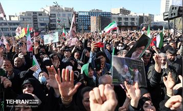 اجتماع مردم تهران در پی شهادت رهبر انقلاب - 2 34