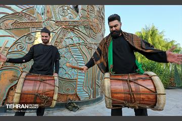کاروان سنج و دمام زنی با حضور خادمین حرم مطهر رضوی