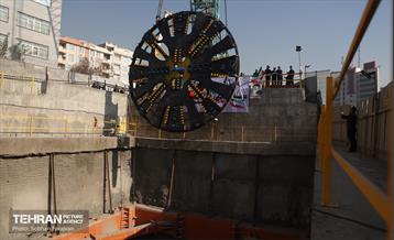 مونتاژ قطعه اصلی دومین دستگاه TBM خط 10 24