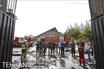 آتش سوزی در کارخانه رنگ  10