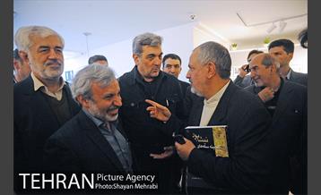 کتابگردی پیروز حناچی سرپرست شهرداری تهران در روز کتاب 29